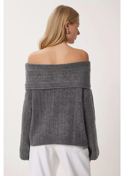 Kadın Antrasit Degaje Yaka Fitilli Triko Kazak fırsatları