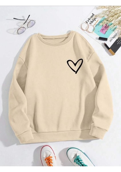 Siyah Kalp Göğüs ve Kol Baskılı Bisiklet Yaka Bej Sweatshirt