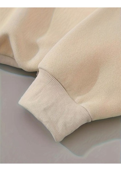 Siyah Kalp Göğüs ve Kol Baskılı Bisiklet Yaka Bej Sweatshirt fırsatları