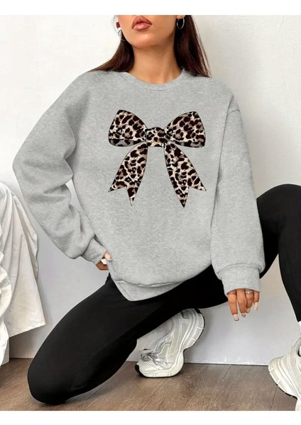 Leopar Desenli Kurdele Baskılı Bisiklet Yaka Gri Sweatshirt
