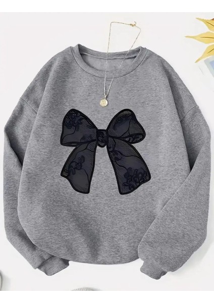 Siyah Desenli Kurdele Baskılı Bisiklet Yaka Gri Sweatshirt