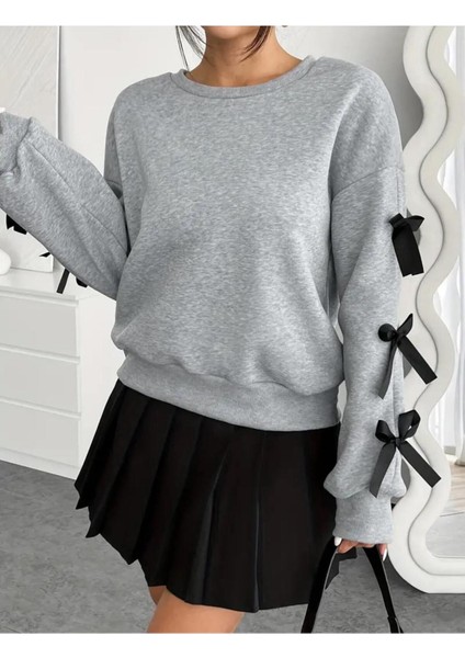 Kadın Siyah Kurdele ve Fiyonk Kollu Bisiklet Yaka Gri Sweatshirt fiyatları