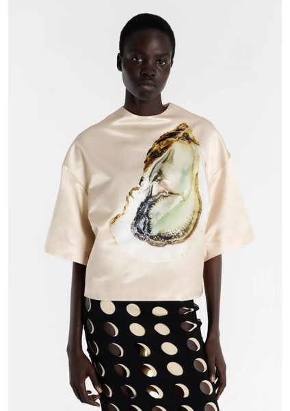 Somon Renkli Oversize Saten Bluz Istiridye Baskılı Sanatsal ve Şık Tasarım indirimleri