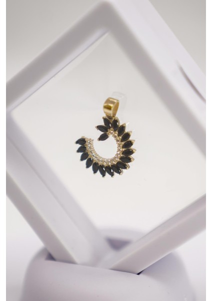 14 Ayar Altın Siyah Oniks Taşlı Özel Formlu Modern Tasarım Fantasy Kolye Ucu modelleri