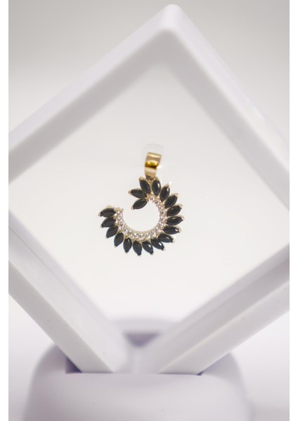 14 Ayar Altın Siyah Oniks Taşlı Özel Formlu Modern Tasarım Fantasy Kolye Ucu fırsatları