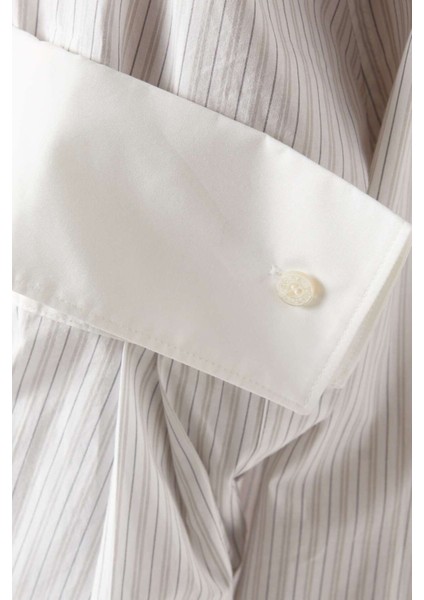 Beyaz Katmanlı Gömlek - %100 Pamuk - Modern Çizgili Desen ve Logolu Nakış fırsatları