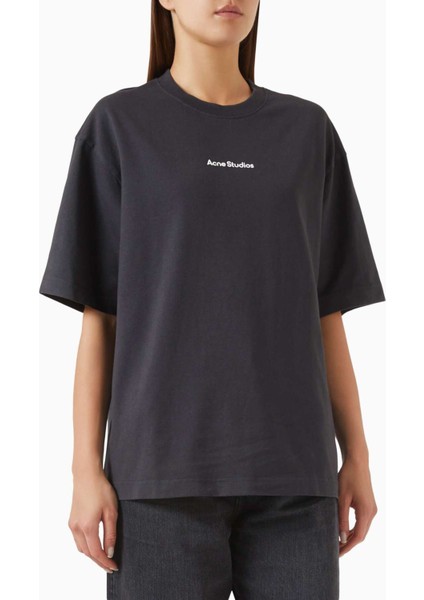 Siyah Relaxed-Fit Tişört - 100% Organik Pamuk - Stamp Logo Detaylı