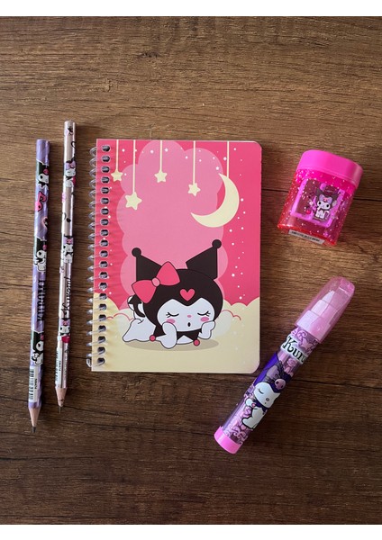 Kuromi Kırtasiye Seti 1 Adet Not Defteri 1 Adet Silgi 1 Adet Kalemtıraş 2 Adet Kurşun Kalem Okul Set