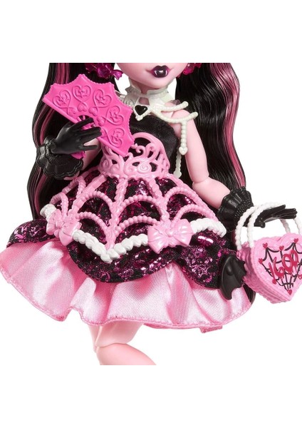 Monster Hi̇gh Havalı Doğum Günü Seri̇si̇ Draculaura JBG74 modelleri
