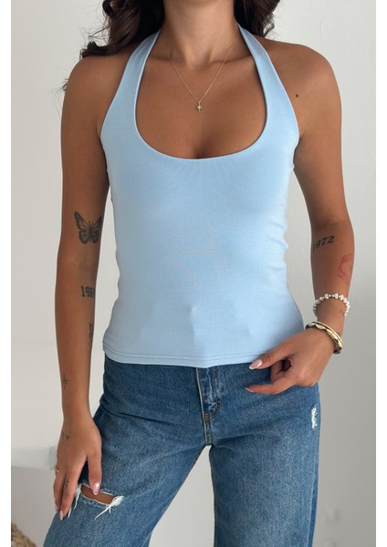 Kadın Halter Yaka Bluz – Cesur & Şık Yaz Stili