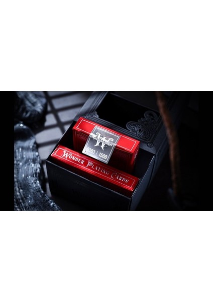 Scarlet Wonder (Signature Cold Foil) Oyun Kağıdı Iskambil Kartları destesi fırsatları