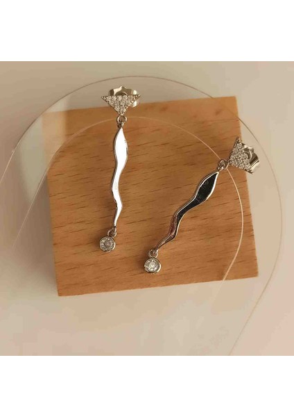 Xuping Zirkon Taşlı Üçgen Sallantılı Küpe modelleri