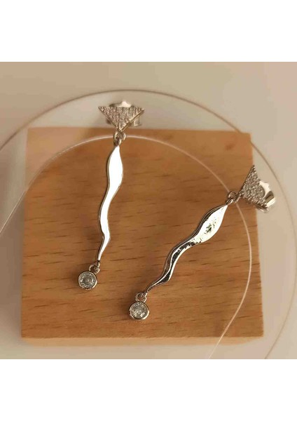 Xuping Zirkon Taşlı Üçgen Sallantılı Küpe fırsatları