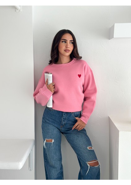 Kadın Kalp Nakışlı Sweatshirt – Sade & Sevgi Dolu Stil fiyatları