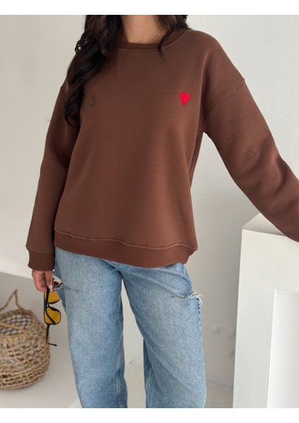 Kadın Kalp Nakışlı Sweatshirt – Sade & Sevgi Dolu Stil fırsatları