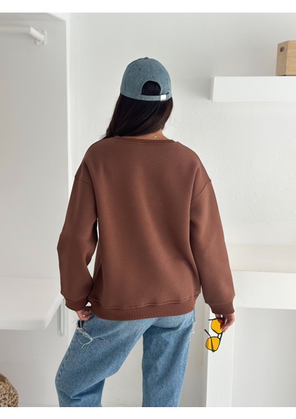 Kadın Kalp Nakışlı Sweatshirt – Sade & Sevgi Dolu Stil indirimleri