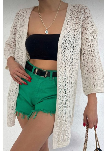 Kadın Beyaz Örgü Hırka – Püskül ve Elmas Desen Detaylı