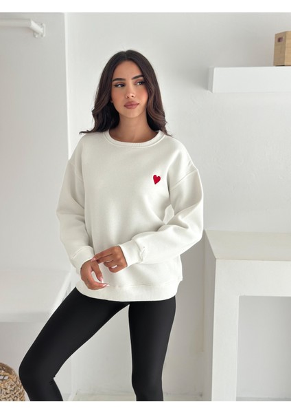Kadın Kalp Nakışlı Sweatshirt – Sade & Sevgi Dolu Stil fiyatları