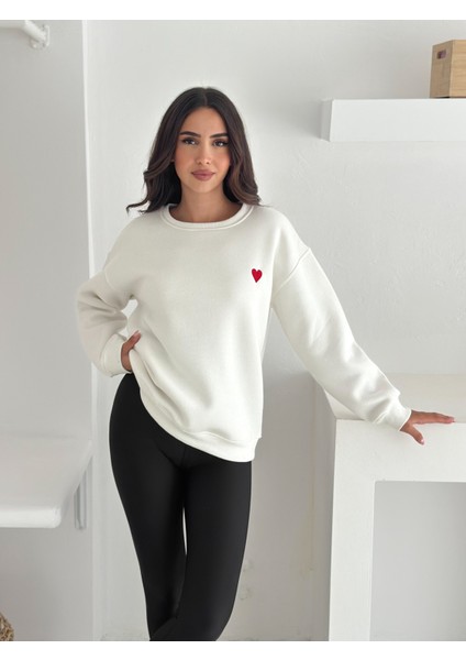 Kadın Kalp Nakışlı Sweatshirt – Sade & Sevgi Dolu Stil modelleri