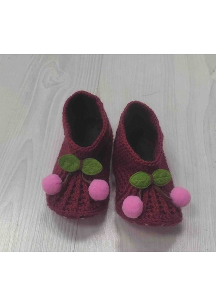 Kirazlı El Örgüsü Bebek Patiği