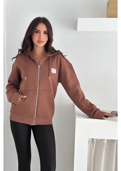 Fermuarlı Kapüşonlu Sweatshirt – “desıgn” Etiketli