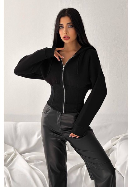Kadın Siyah Fermuarlı Hoodie – Minimal Sokak Ruhuyla
