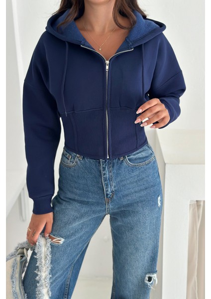 Kadın Siyah Fermuarlı Hoodie – Minimal Sokak Ruhuyla