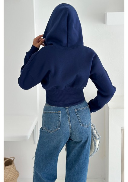 Kadın Siyah Fermuarlı Hoodie – Minimal Sokak Ruhuyla