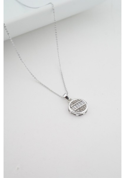 Kadın Yuvarlak Baget Taşlı Zirkon Kolye