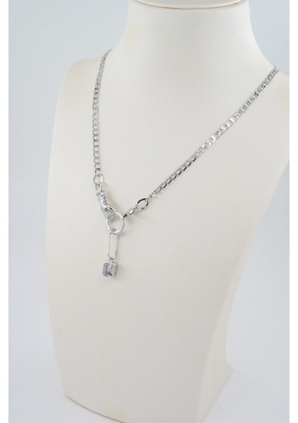 Kadın Özel Tasarım Zirkon Kare Taşlı ve El Figürlü Prenses Zincirli Kolye