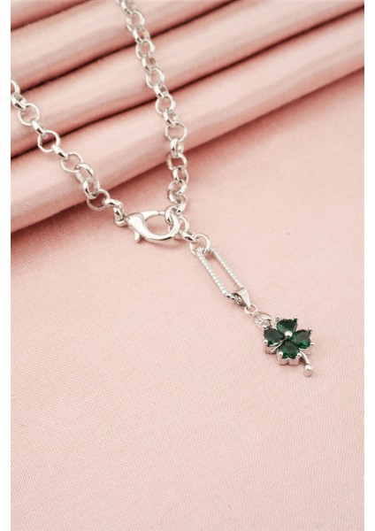 Kadın Özel Tasarım Baget Zirkon Taşlı Yonca Kolye