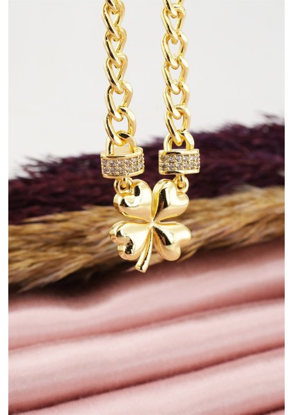 Kadın Özel Tasarım Zirkon Taşlı Yonca Figürlü Kolye