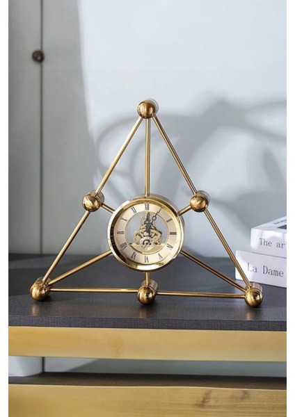 Luxury | Üçgen Space Geometrik Sanat Masa Saati – Lüks Dekoratif & Modern Hediyelik (35X30X5 Cm) fiyatları