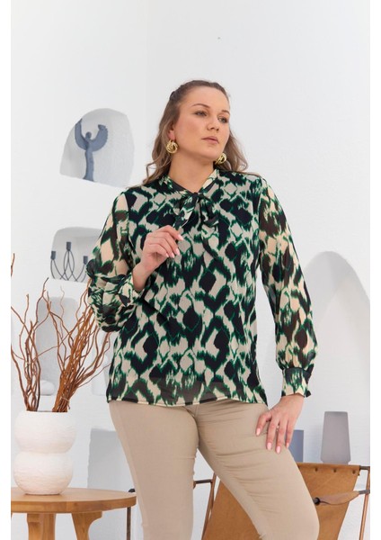 Yaka Fular Detaylı Büyük Beden Siyah Şifon Bluz – Zarafet ve Şıklığın Buluştuğu Özel Tasarım