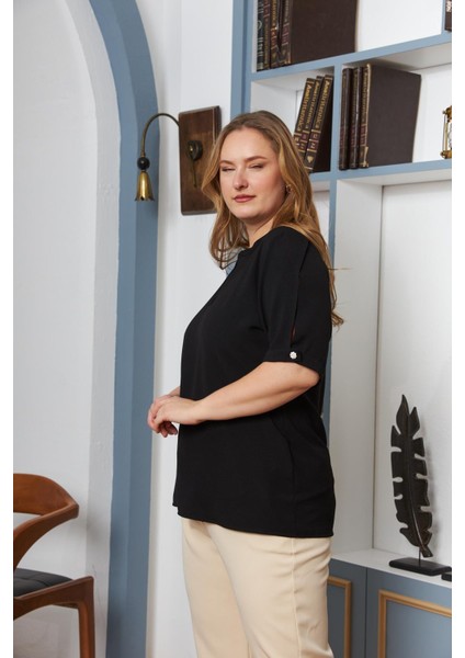 Kol Yırtmaç Detaylı Büyük Beden Siyah Bluz – Modern Dokunuşlarla Şıklığın Yeni Hali modelleri