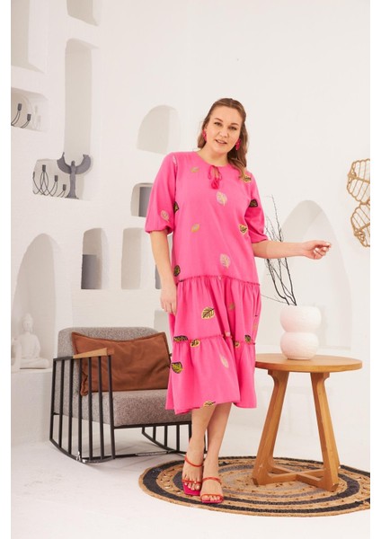 Zarif ve Rahat: Kadın Kol Lastik Detaylı Çiçek Nakışlı Büyük Beden Fuşya Keten Elbise