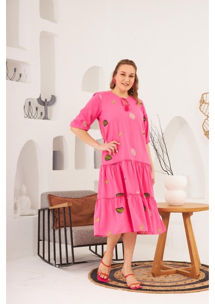 Zarif ve Rahat: Kadın Kol Lastik Detaylı Çiçek Nakışlı Büyük Beden Fuşya Keten Elbise modelleri