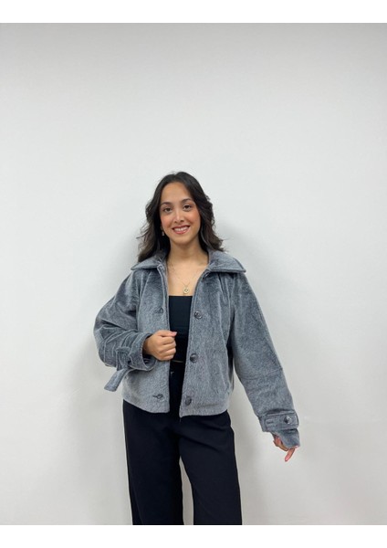 Düğmeli Kısa Kaban