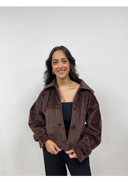 Düğmeli Kısa Kaban