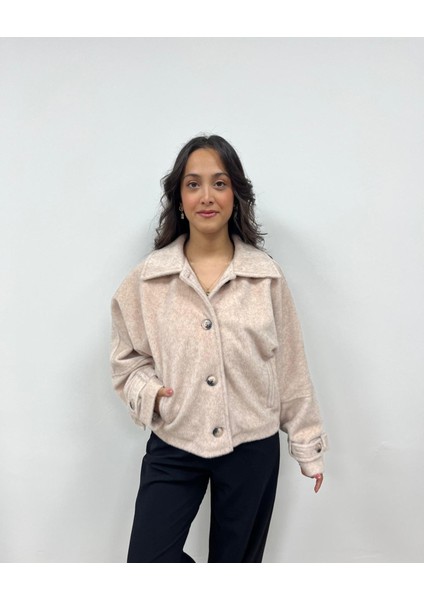 Düğmeli Kısa Kaban