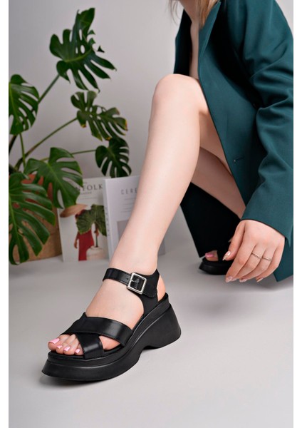 Kadın Çapraz Kemerli Poli Yüksek Taban Sandalet-Siyah