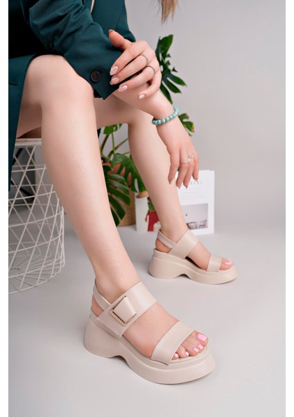 Kadın Kemerli Poli Yüksek Taban Sandalet-Bej