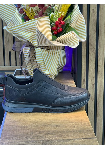 Erkek Bağcıksız Lastikli Deri Ayakkabı-Siyah