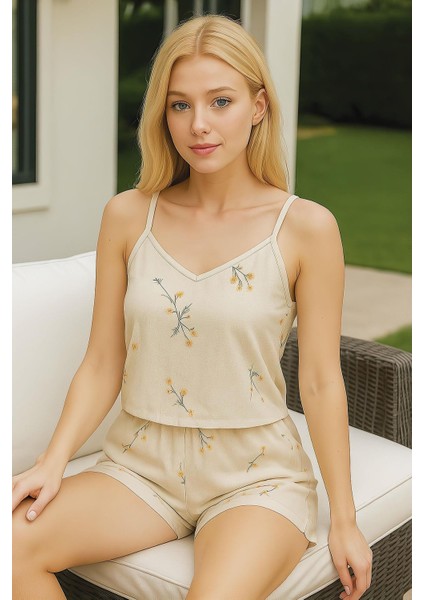 - Gri Çiçek Desenli Askılı Şortlu Pijama Takımı