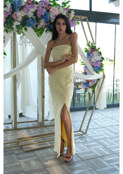 Sarı Kadın Straplez Taş Detaylı Yırtmaçlı Abiye Elbise 0801045.11