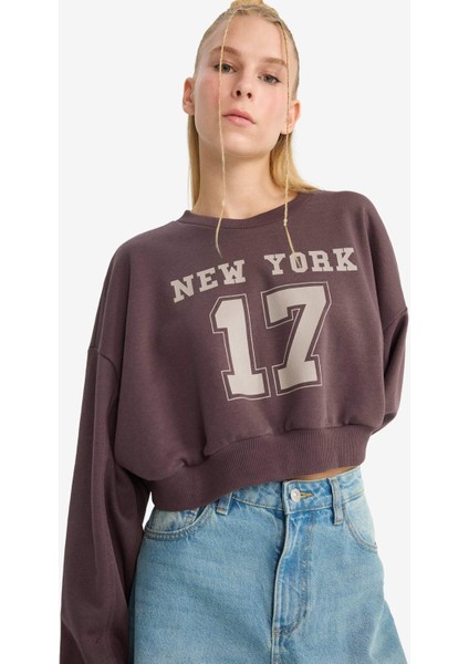 Crop Bisiklet Yaka Baskılı Kalın Sweatshirt F8006AX25AU fırsatları