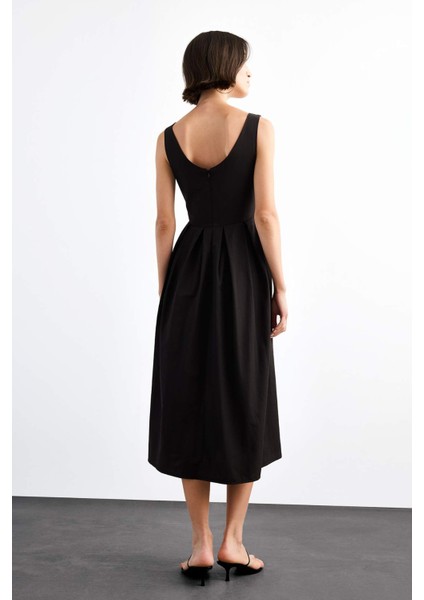 Kalp Yaka Fermuarlı Askılı Midi Elbise G0748AX25SM