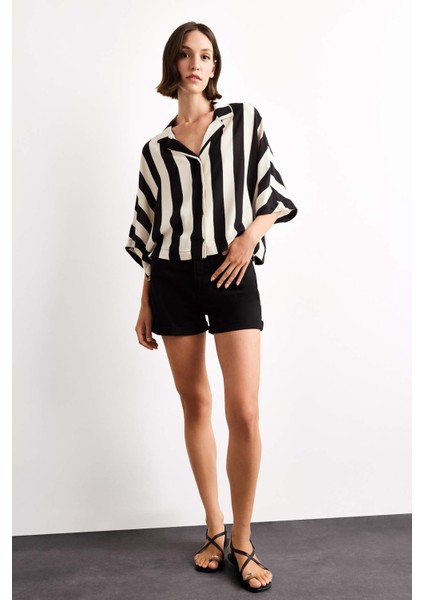 Oversize Geniş Kalıp Çizgili Kısa Kollu Gömlek G1324AX25SM fiyatları