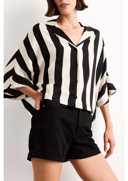 Oversize Geniş Kalıp Çizgili Kısa Kollu Gömlek G1324AX25SM indirimleri