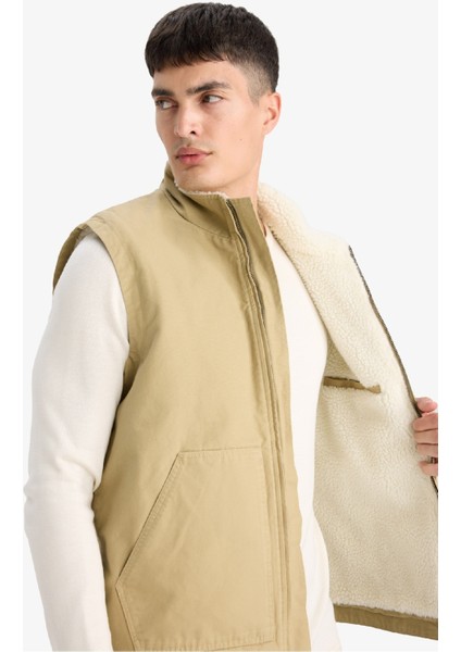 Regular Fit Dik Yaka İçi Pelüşlü Fermuarlı Cepli Yelek indirimleri
